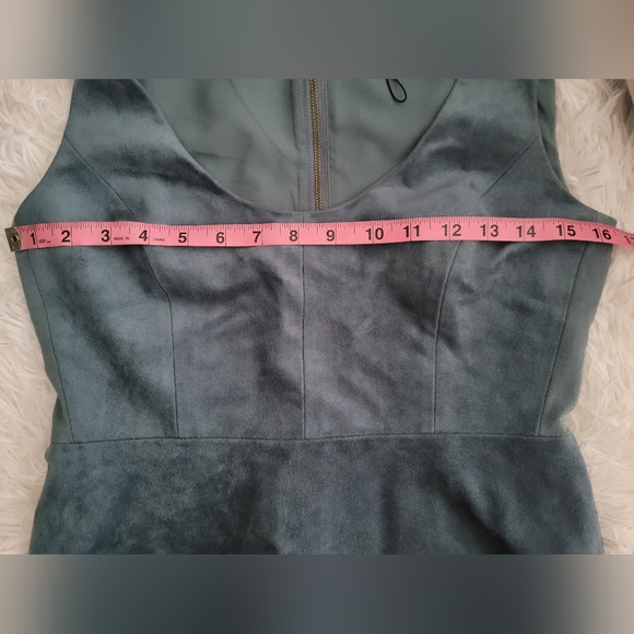 BCBGMaxAzria small velvety top - Picture 5 of 6